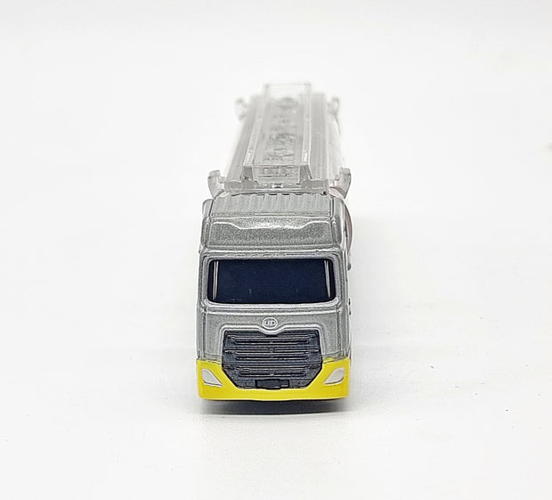 228653 UD Trucks Quon Tank Truck'23