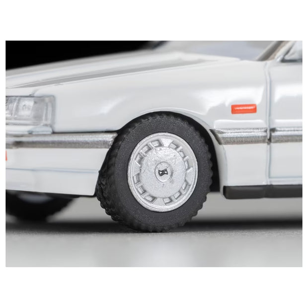 Tomy Tec LV-N351A Nissan Skyline 4 Door Hardtop 1800 Passage (White) 1985