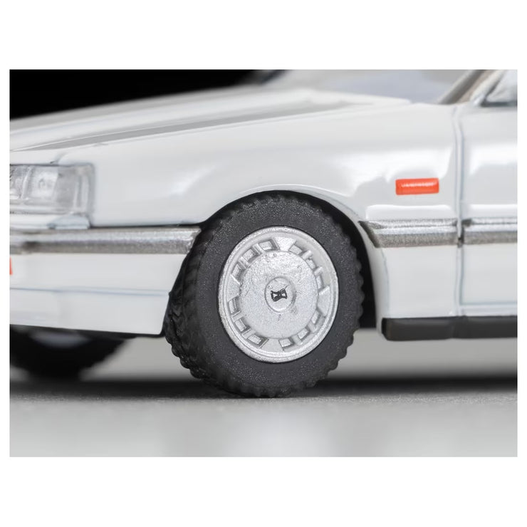 Tomy Tec LV-N351A Nissan Skyline 4 Door Hardtop 1800 Passage (White) 1985