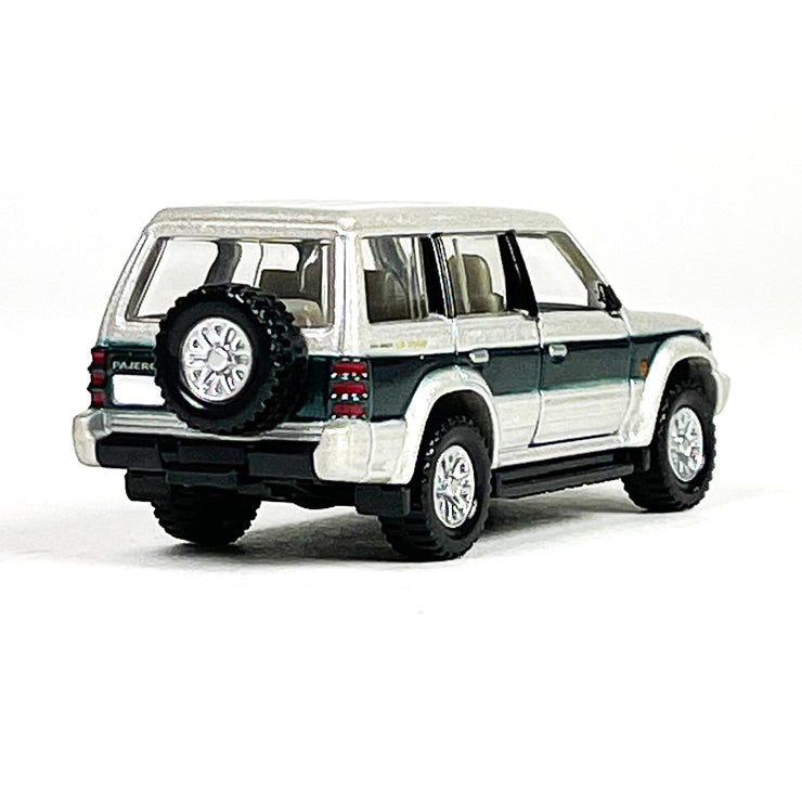 Tomica Premium PRM04 Mitsubishi Pajero