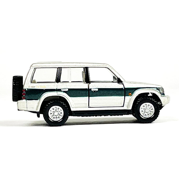 Tomica Premium PRM04 Mitsubishi Pajero