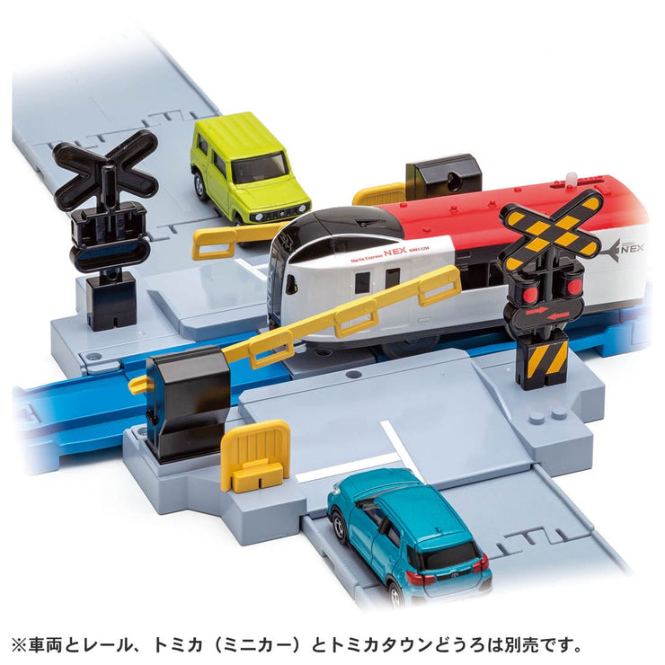Plarail (904908) Railroad Crossing Playing with Tomica